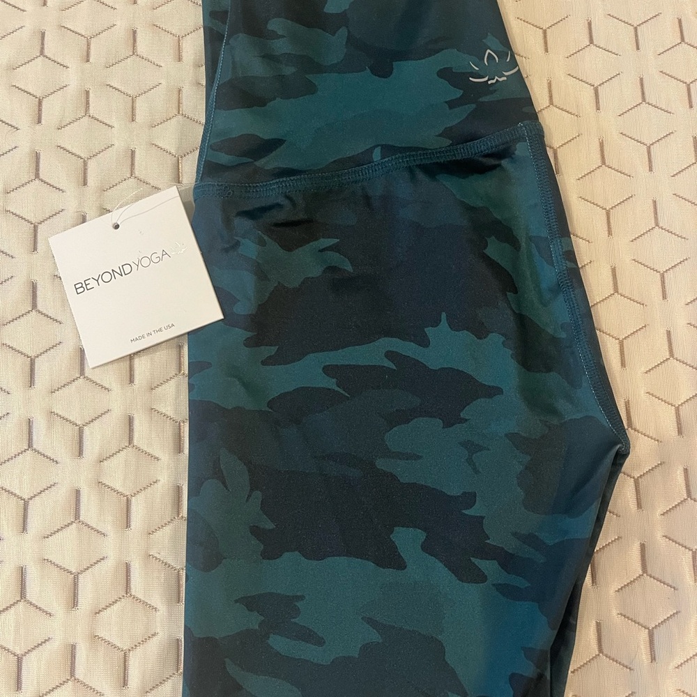 NWT Beyond Yoga leggings